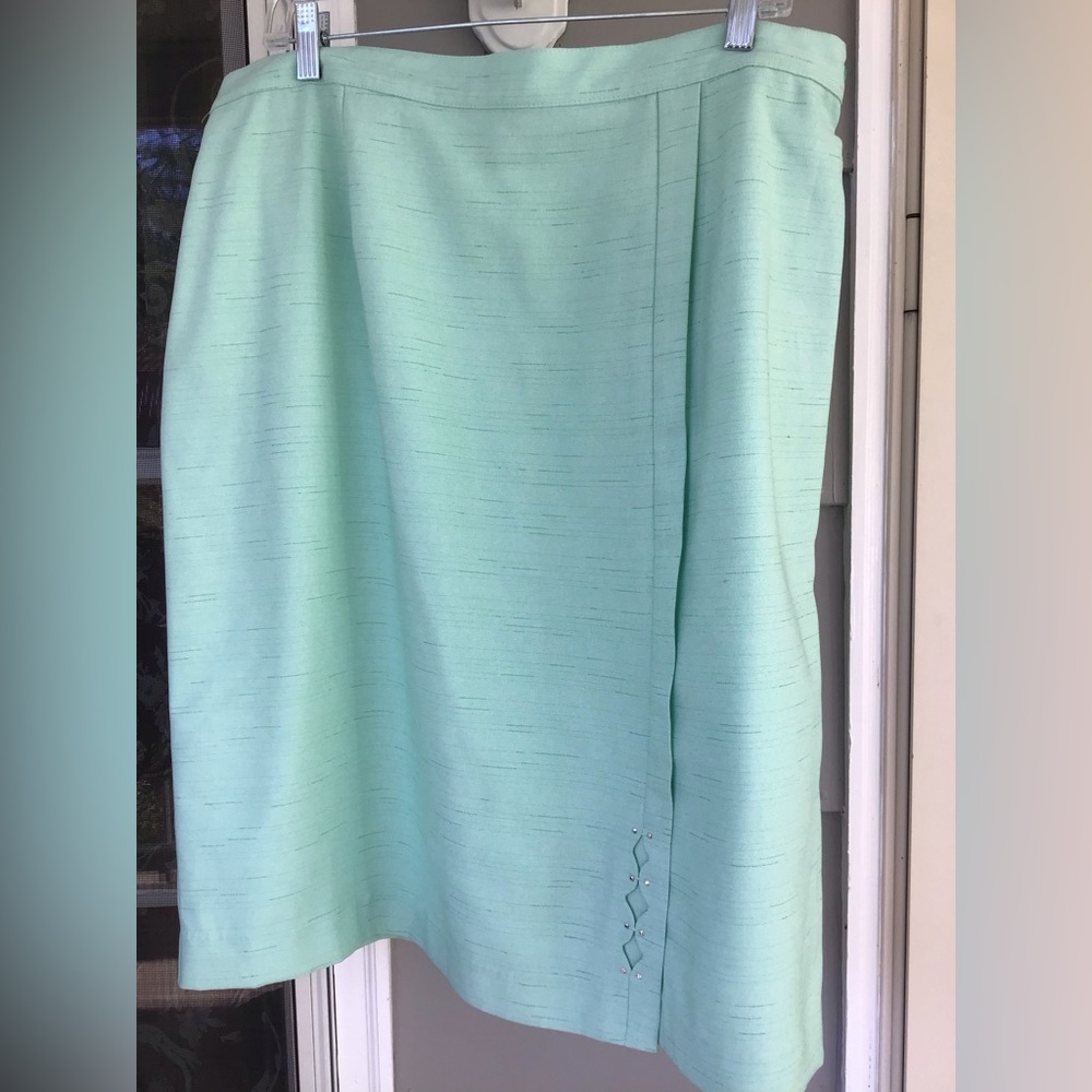 Alfred Dunner Women's skirt 16W aqua green button n zip back Waist Stretchy NWOT